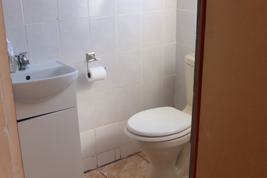 4 Bedroom Property for Sale in Louwville Western Cape